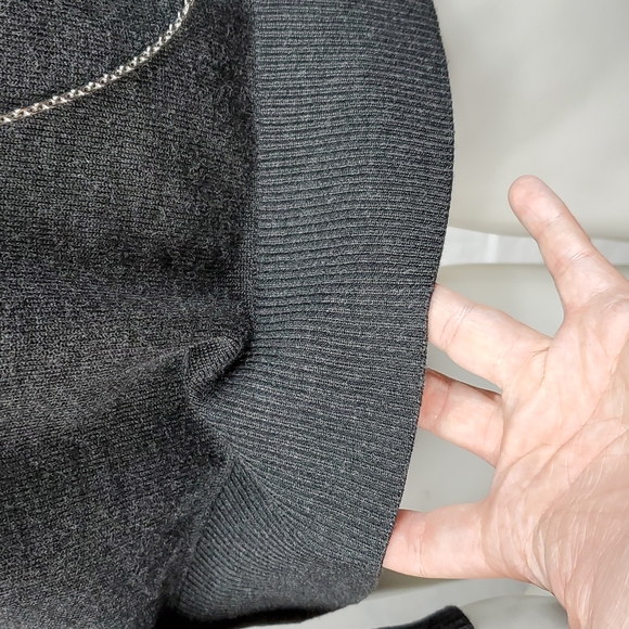 NWT Cable & Gauge Grey long sleeve with White Ruffle collar Size Small - Picture 8 of 11